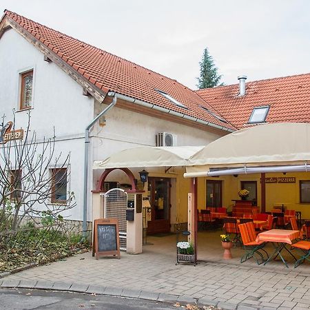 Turul Etterem Es Panzio Hotel Kaposvár Екстериор снимка