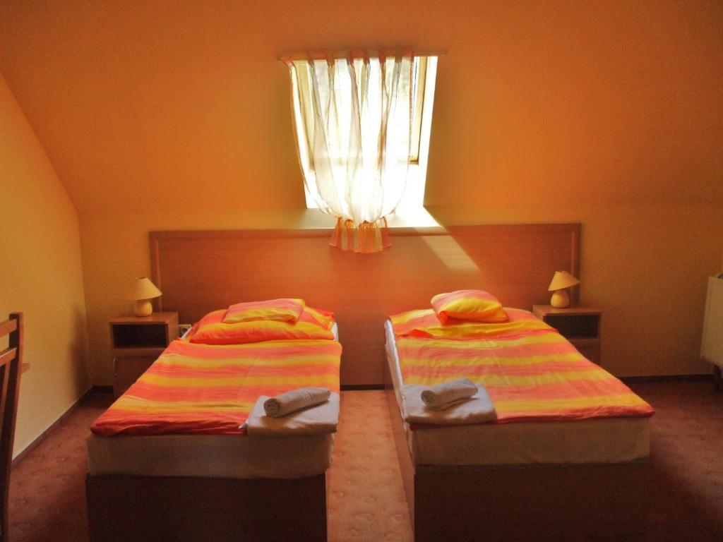Turul Etterem Es Panzio Hotel Kaposvár Екстериор снимка